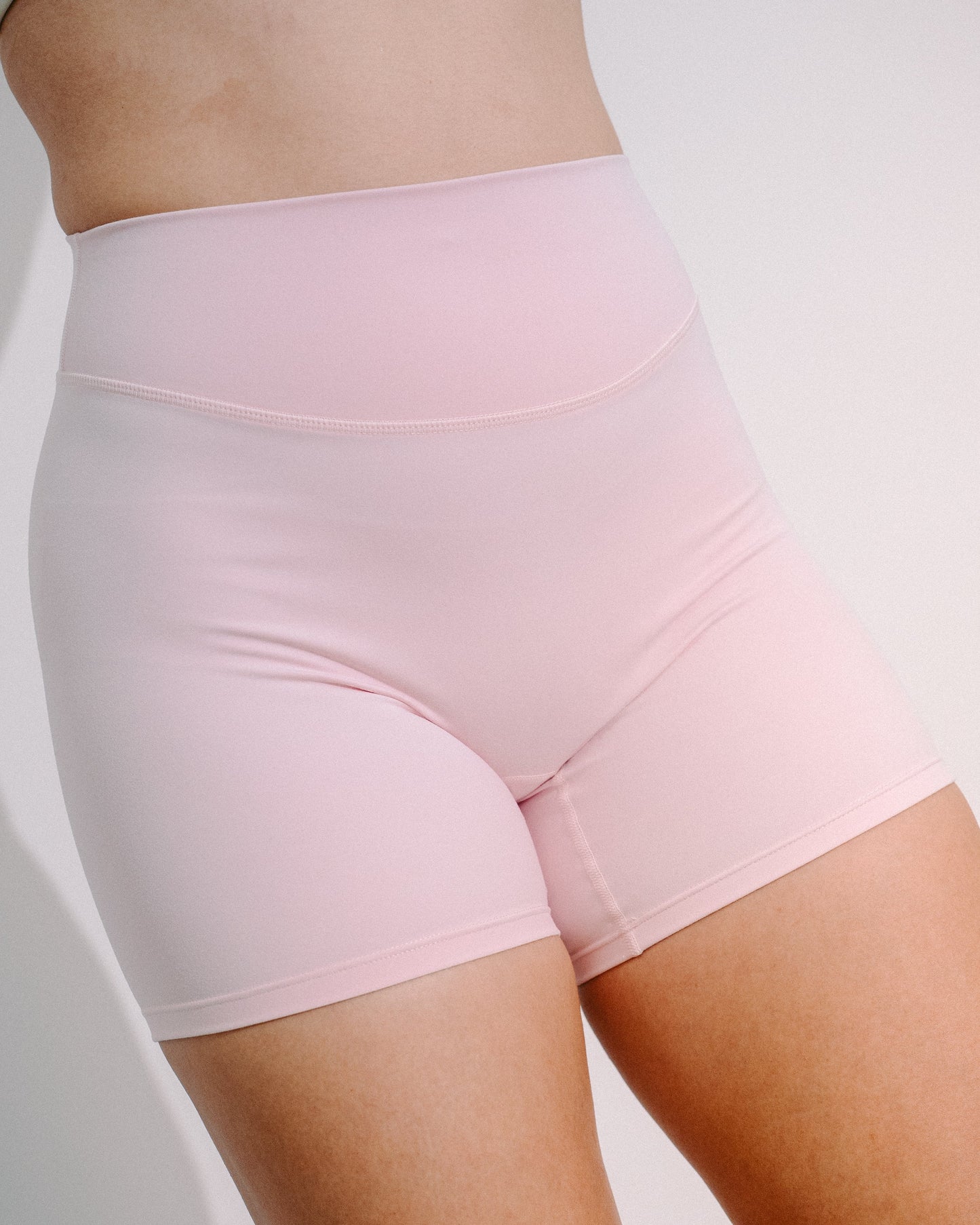 Halo-lite 4.5" Shorts - Luna