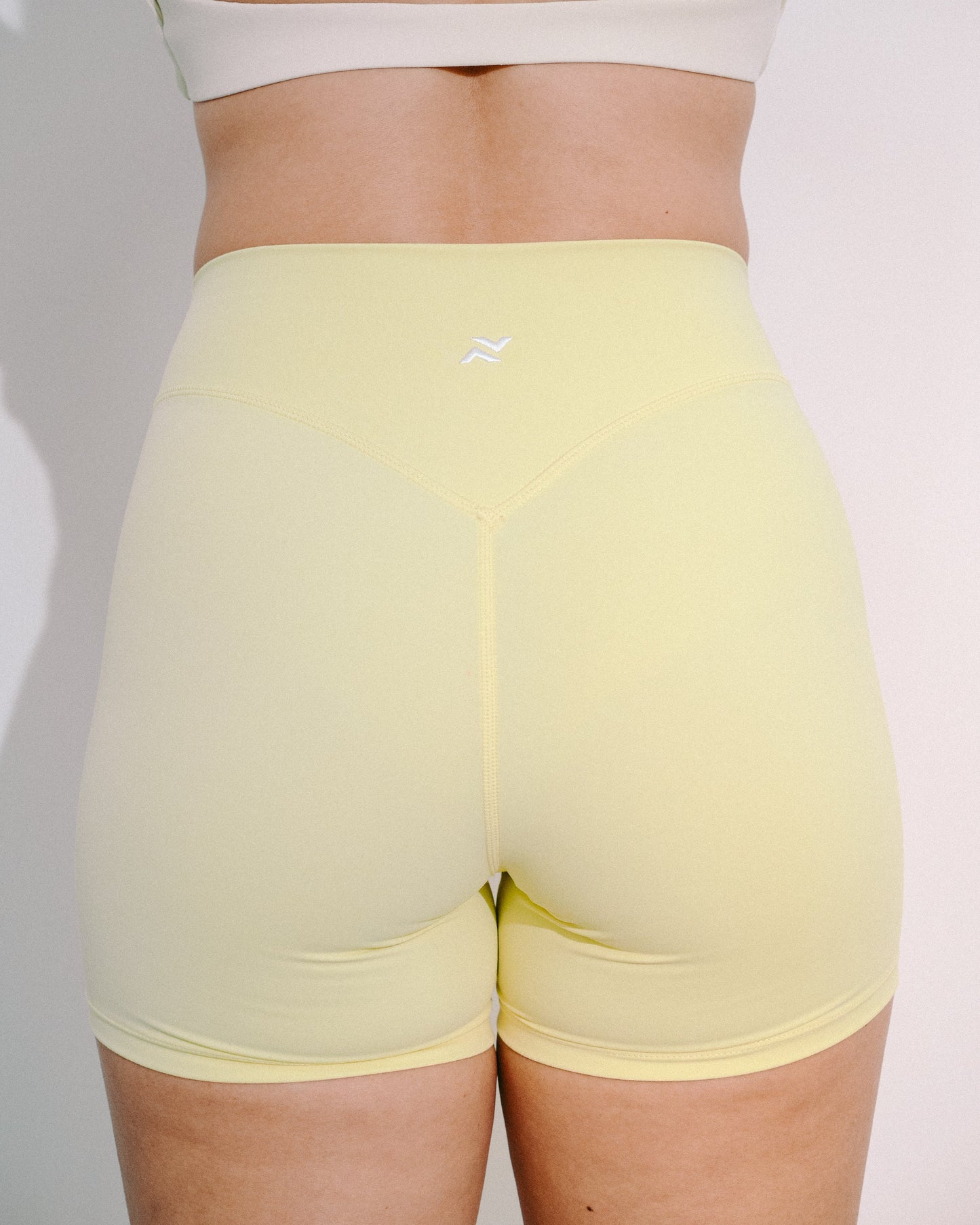Halo-lite 4.5" Shorts - Moon Butter